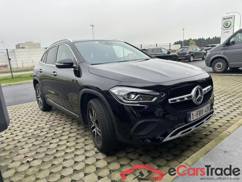 MERCEDES-BENZ GLA 180 180