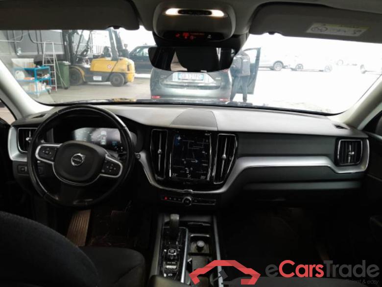 VOLVO XC60 / 2017 / 5P / SUV B4 D AWD AUTOMATICO MOMENTUM PRO #3