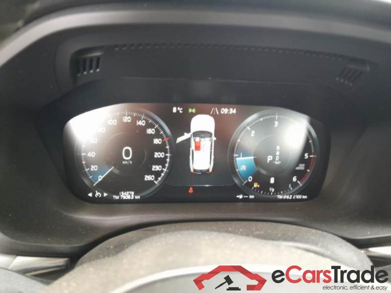 VOLVO XC60 / 2017 / 5P / SUV B4 D AWD AUTOMATICO MOMENTUM PRO #4