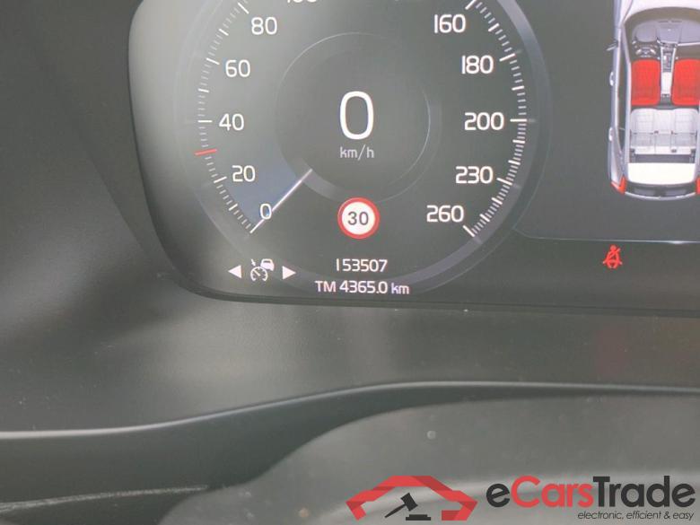 VOLVO XC40 / 2017 / 5P / todoterreno 2.0 D4 AWD R-Design Auto #5