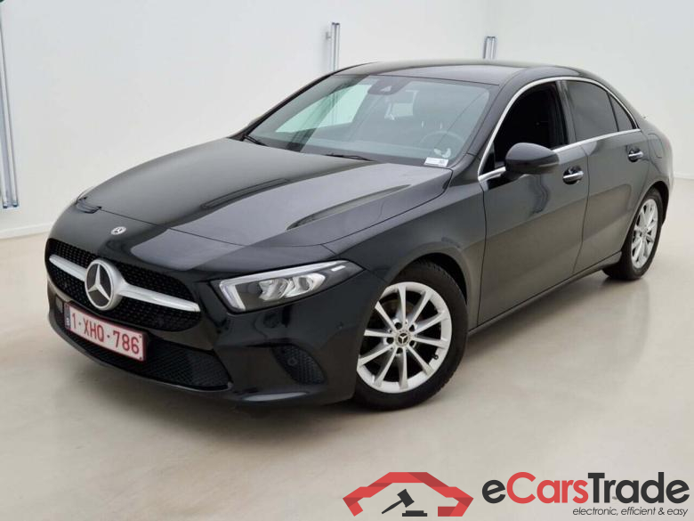 MERCEDES-BENZ A-KLASSE SEDAN 180D LAUNCH EDITION DCT