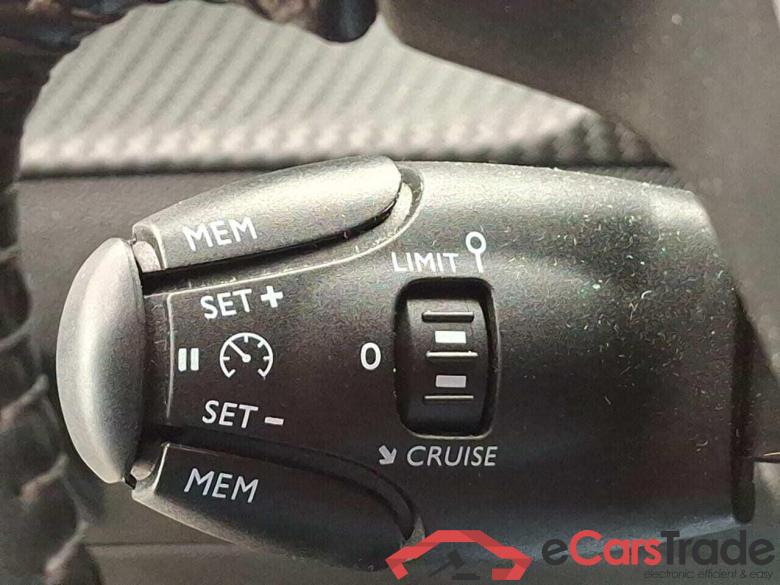 PEUGEOT e-2008 EV Allure Pack 50 kWh #6