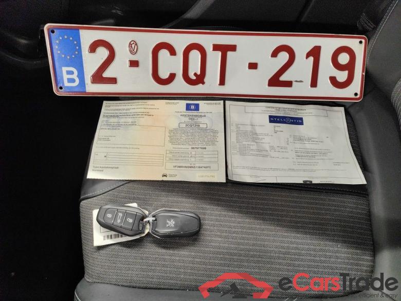 Peugeot 5008 1.2 PureTech 96kW S&S Allure Pack 5d #4