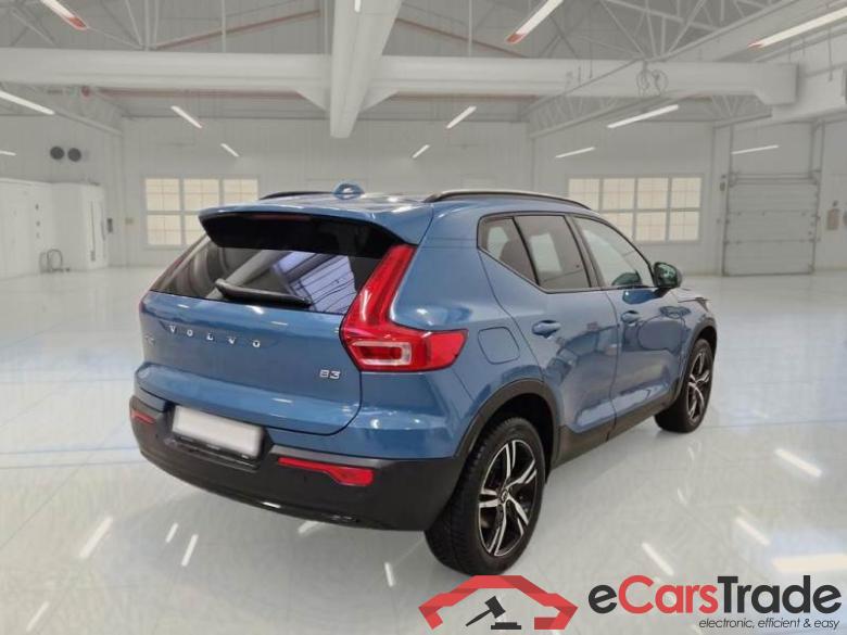 VOLVO XC40 / 2021 / 5P / SUV B3 AUTOMATICO PLUS DARK #2