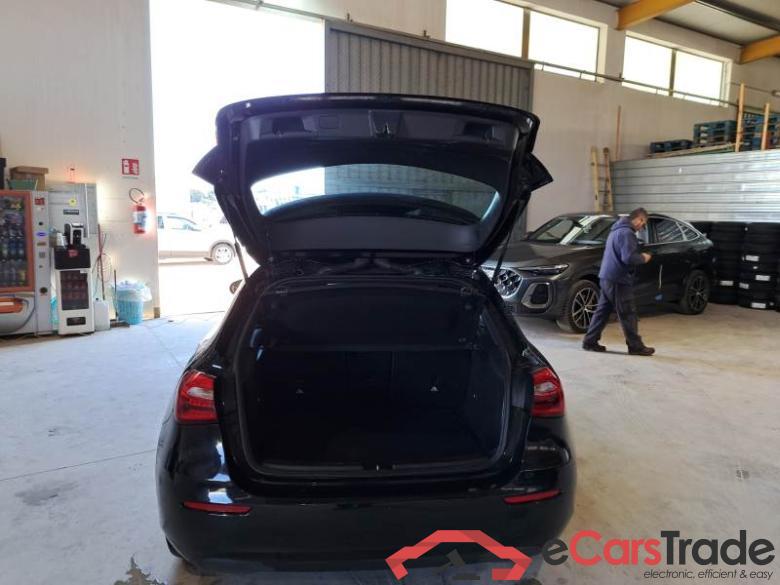 MERCEDES-BENZ CLASSE A / 2018 / 5P / BERLINA A 180 D AUTOMATIC BUSINESS #5