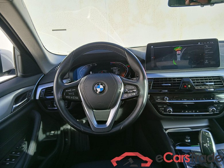 BMW Serie 5 / 2020 / 5P / familiar 520dA Touring #3