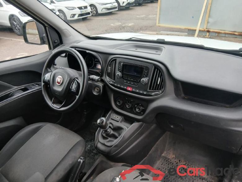 FIAT Doblò Cargo/2015/4P/furgón derivado de turismo Cargo XL Base Plus 1.6 Mjet 78kW (105CV) #4