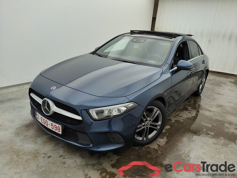 Mercedes-Benz A-Klasse Limousine A 180 d DCT Launch Edition 4d #1