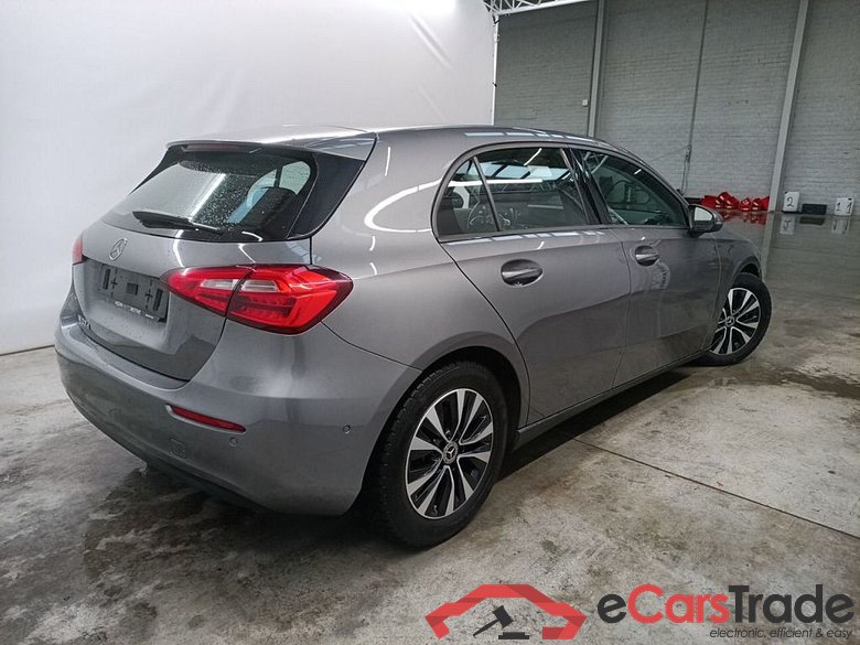 Mercedes-Benz A-Klasse A 180 d Business Solution Essential 5d #2