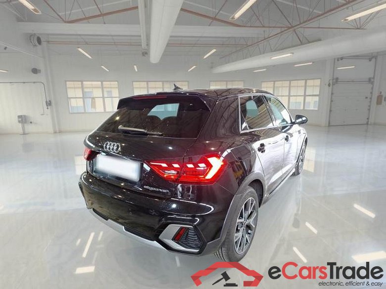 AUDI A1 CITYCARVER / 2018 / 5P / BERLINA 35TSI S TRONIC CITYCARVER ADMIRED #2