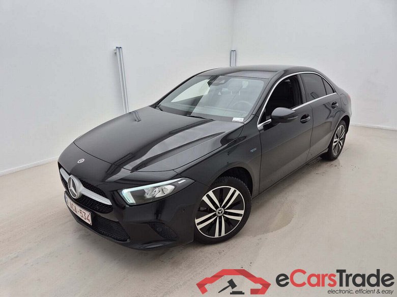 MERCEDES-BENZ A-KLASSE LIMOUSINE 1.3 250E STYLE PLUS 8G-DCT