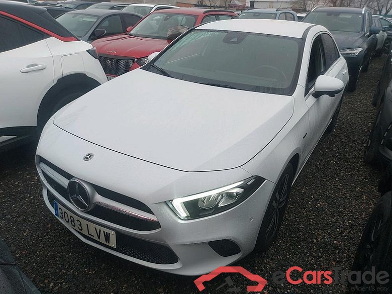 MERCEDES-BENZ Clase A / 2018 / 4P / sedán Sedán A 250 e