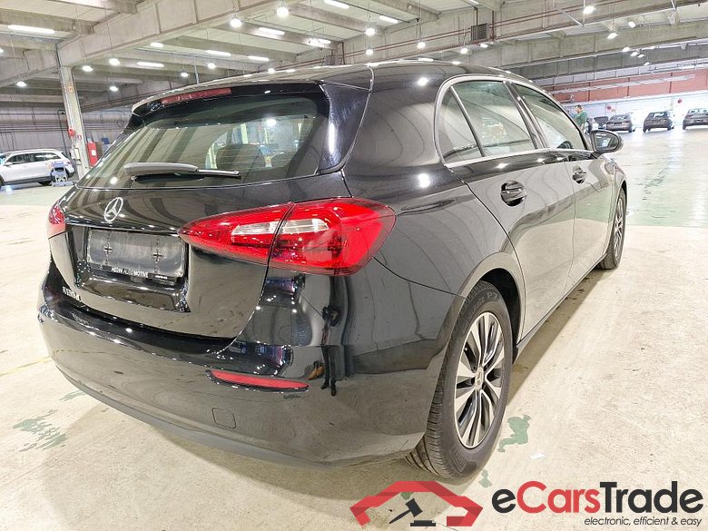 MERCEDES-BENZ CLASS A DIESEL (W177) A 180 d #4