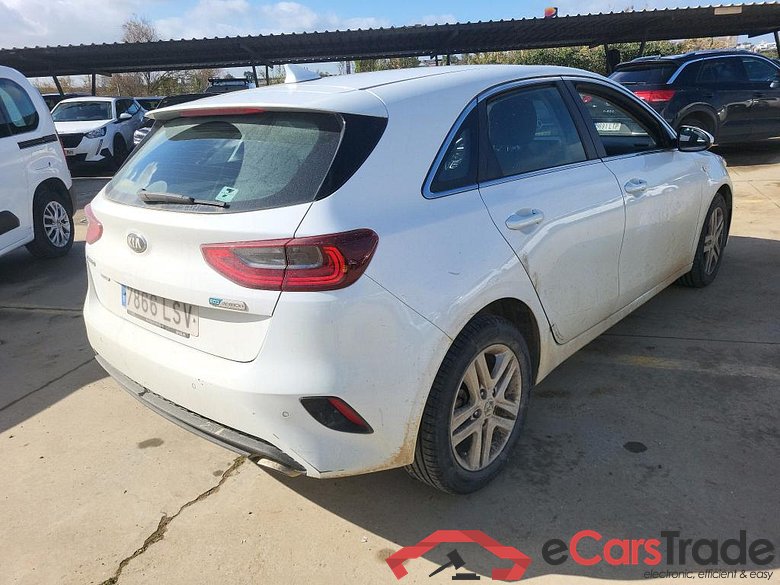 KIA Ceed / 2018 / 5P / berlina con portón 1.0 MHEV 88kW (120CV) Drive DCT #2