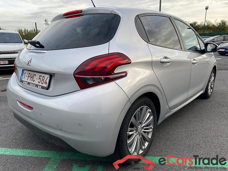 PEUGEOT 208 1.2i PureTech Style #2