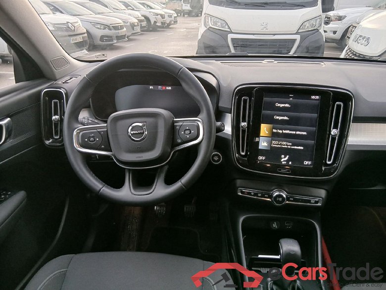 VOLVO XC40 / 2017 / 5P / todoterreno 1.5 T3 Momentum Pro #3