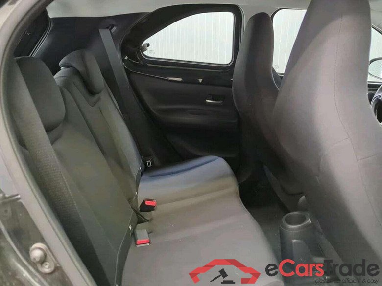 TOYOTA Aygo X 1.0 VVT-i MT Play #6