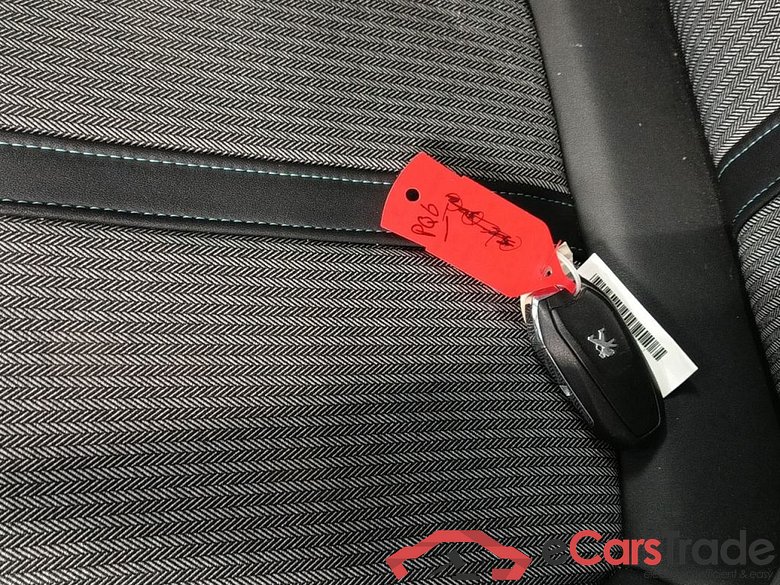 PEUGEOT 5008 DIESEL - 2021 1.5 BlueHDi 130 Allure AT 5d #4