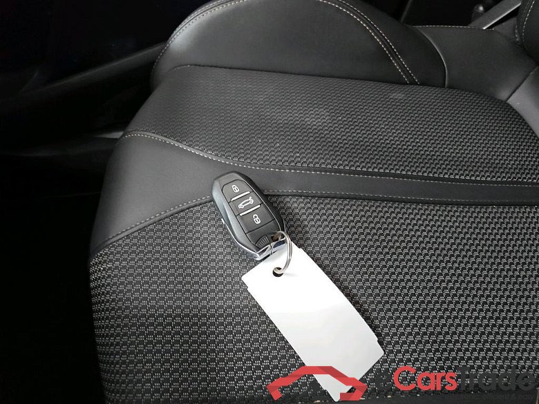 PEUGEOT 5008 96 kW #6