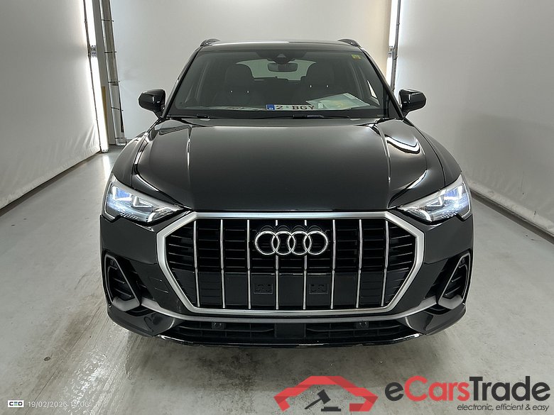 AUDI Q3 1.4 45 TFSI E S TRONIC S LINE #2