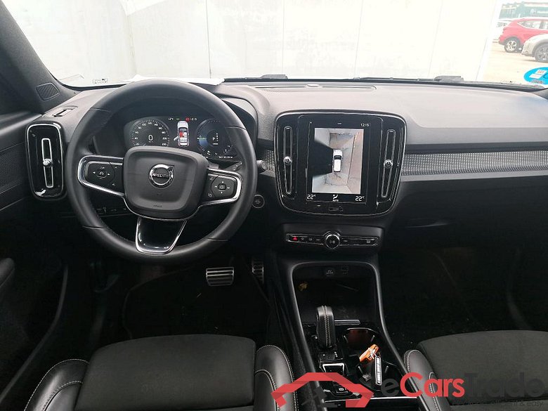 VOLVO XC40 / 2017 / 5P / todoterreno 1.5 T4 Twin Recharge R-Design Auto #3