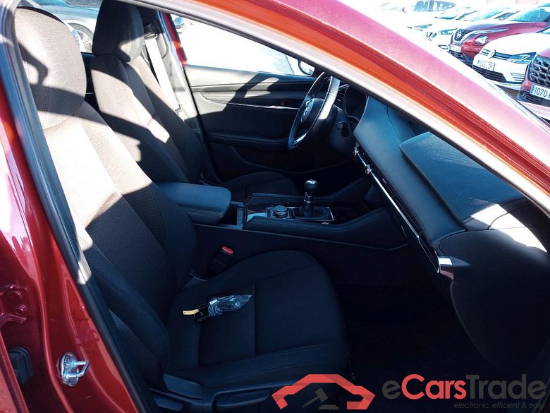 MAZDA Mazda3 / 2019 / 4P / sedán 2.0 e-SKYACTIV-X ZENITH SAFETY #6