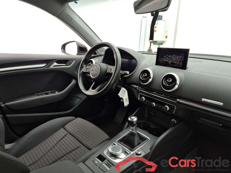 AUDI A3 Sportback 30 TFSI Advance #3