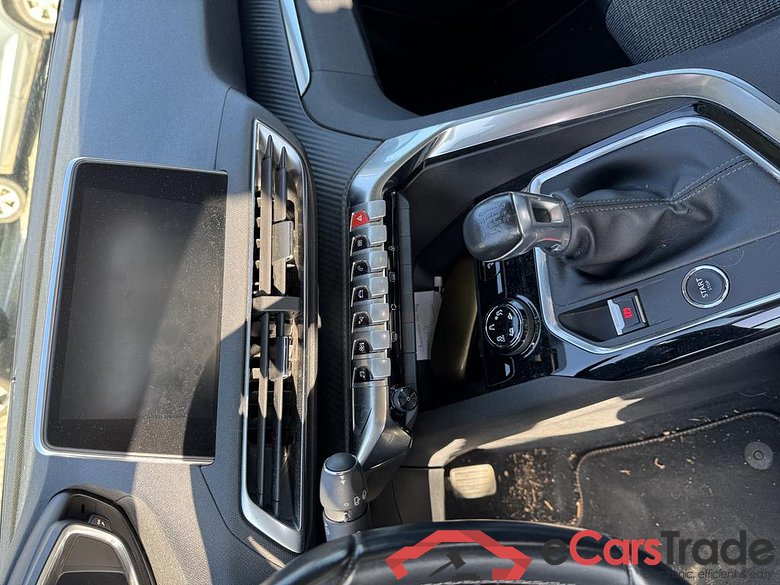 PEUGEOT 5008 1.2 PureTech Allure #3