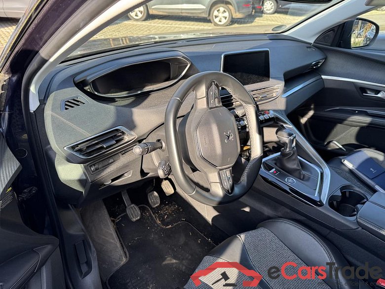 PEUGEOT 5008 1.2 PureTech Allure #6