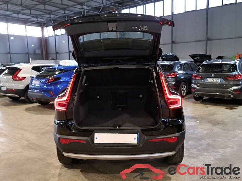 VOLVO XC40 / 2017 / 5P / SUV T5 PLUG-IN HYBRID AUTO RECH INSCRIP EXPR #5