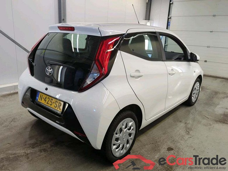 TOYOTA Aygo 1.0 VVT-i x-play #2