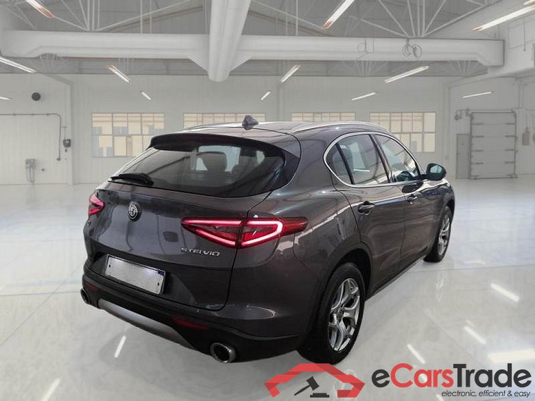 ALFA ROMEO STELVIO / 2017 / 5P / SUV 2.2 TURBO DIESEL 190CV BUSINESS AT8 Q4 #2