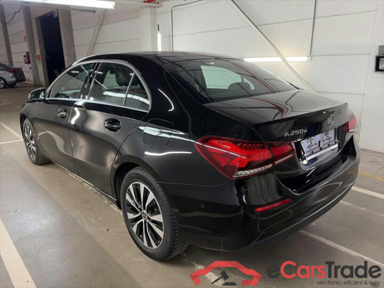 Mercedes A-Klasse Limousine A-Klasse Limousine A 250 e Business Line (PHEV) 160kW/218pk  4D/P Auto-7 #3