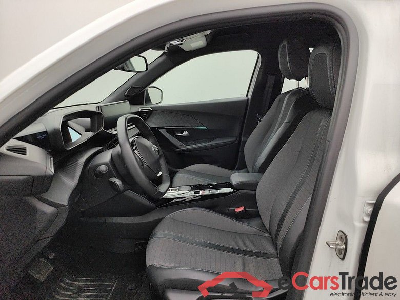 PEUGEOT E-2008 50 kWh Allure Pack 5d #3