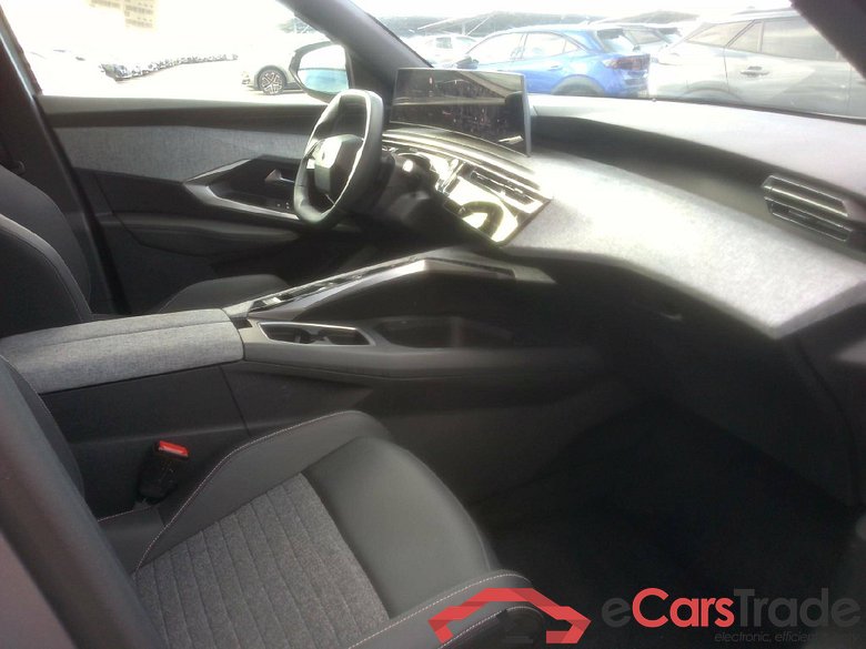 Peugeot 5008 Allure Hybrid 136 e-DCS6 (1.2L) #3