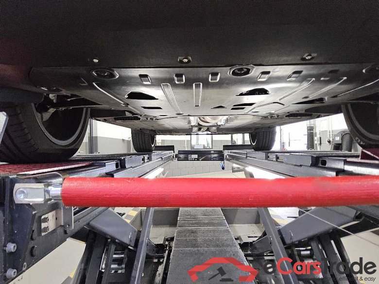 Volvo XC40 (2017->) DE - SUV5 B4 2WD EU6e, Ultra Black Edition (EURO 6e), (Facelift) 2024 - 2026 #5