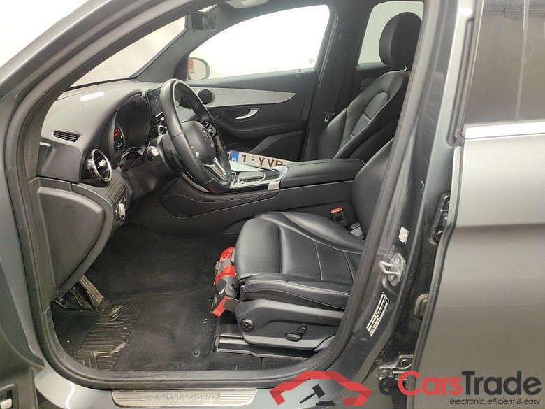 Mercedes-Benz GLC Coupé GLC 300 de 4MATIC 5d #3