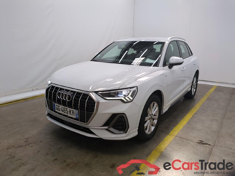 AUDI Q3 / 2018 / 5P / SUV 45 TFSI E 245 S TRONIC S LINE