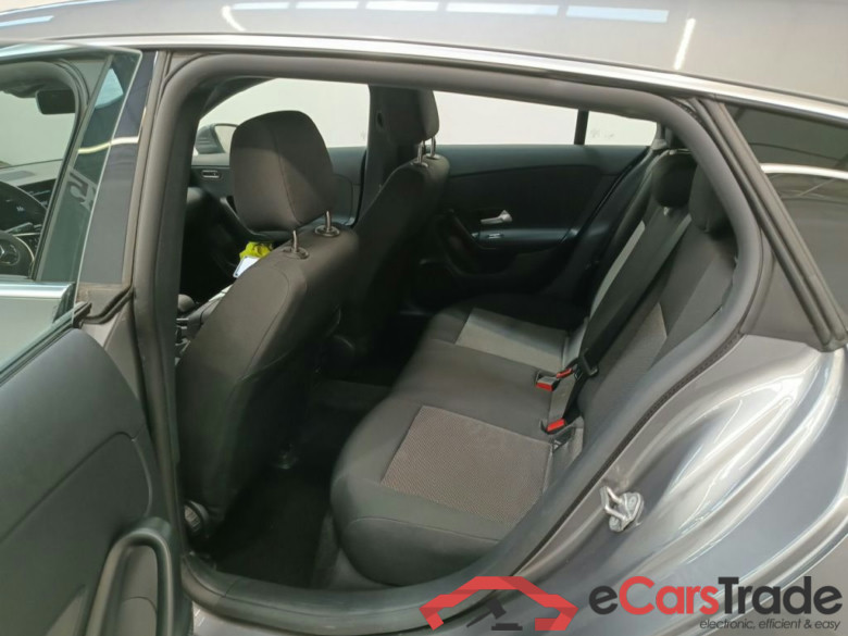Mercedes-Benz CLA Shooting Brake CLA 200 d Business Solution 5d #3