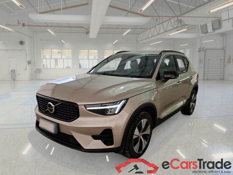 VOLVO XC40 / 2021 / 5P / SUV T4 RECHARGE PLUG-IN AUTO PLUS DARK
