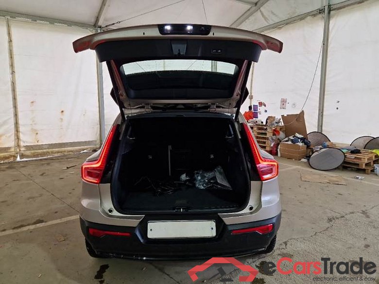 VOLVO XC40 / 2021 / 5P / SUV T4 RECHARGE PLUG-IN AUTO PLUS DARK #5
