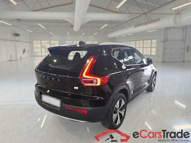 VOLVO XC40 / 2017 / 5P / SUV T4 PLUG-IN HYBRID AUTO RECH INSCRIP EXPR #2