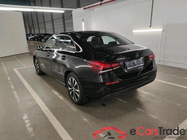 Mercedes A-Klasse Limousine A-Klasse Limousine A 250 e Business Line (PHEV) 160kW/218pk  4D/P Auto-7 #3