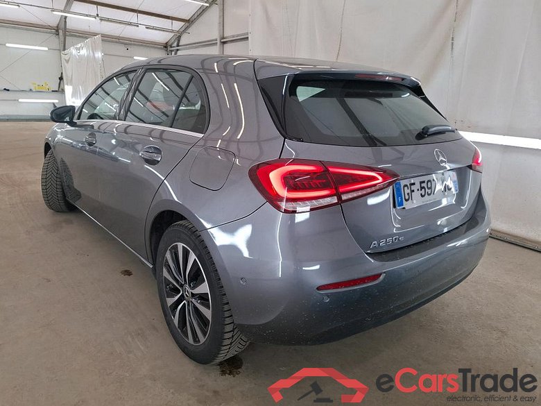 MERCEDES-BENZ Classe A Compact / 2018 / 5P / Berline A 250 e Business Line 8G-DCT #2