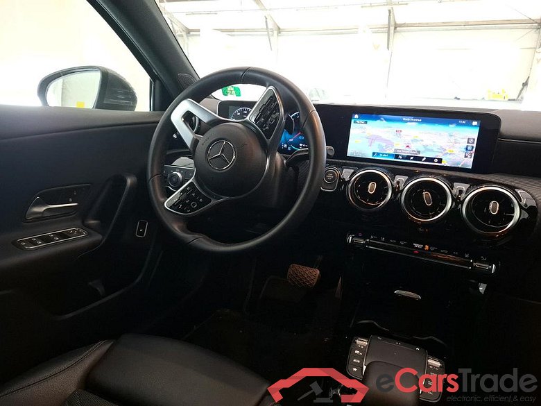 MERCEDES-BENZ Classe A Compact / 2018 / 5P / Berline A 250 e Business Line 8G-DCT #5