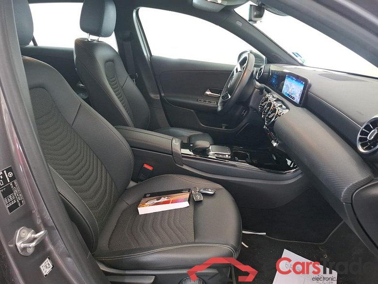 MERCEDES-BENZ Classe A Compact / 2018 / 5P / Berline A 250 e Business Line 8G-DCT #6