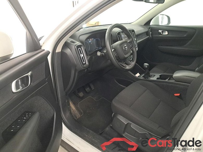 VOLVO XC40 1.5 T2 MOMENTUM CORE #5