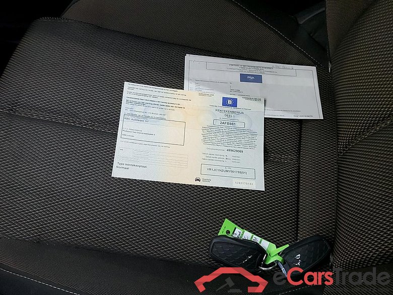 DS - DS  DS 7 CROSSBACK BlueHDi 130PK Automatic So Chic Bastille & Pano Roof & Camera With Front & Rear Park Sensors #4