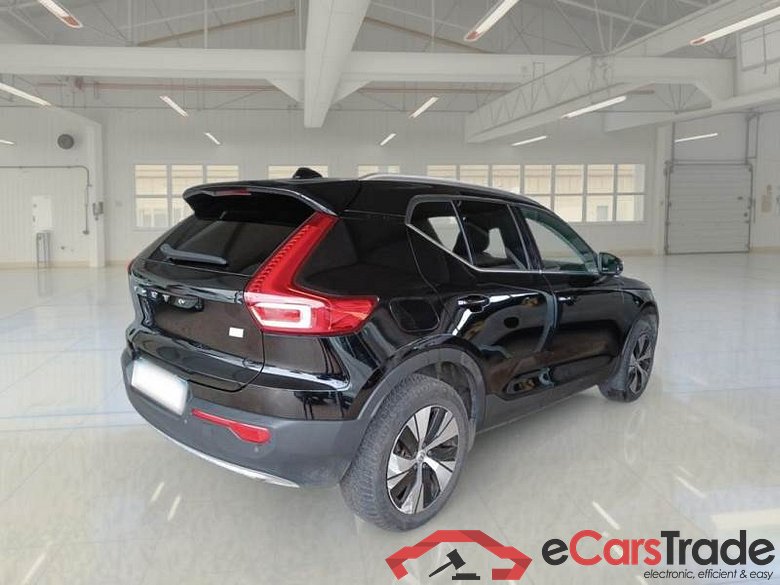 VOLVO XC40 / 2017 / 5P / SUV T5 PLUG-IN HYBRID AUTO RECH INSCRIP EXPR #2