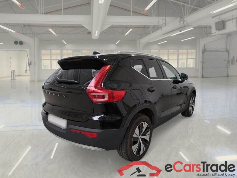 VOLVO XC40 / 2017 / 5P / SUV T5 PLUG-IN HYBRID AUTO RECH INSCRIP EXPR #2